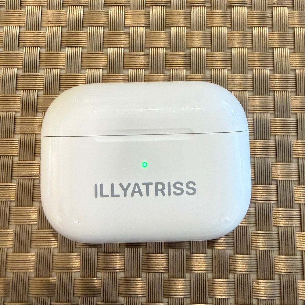 Apple AirPods Pro 2 w/ Engraving and Case Cover